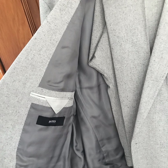 Hugo Boss 2-piece Tailored Suit for Spring/Summer - Picture 2 of 3